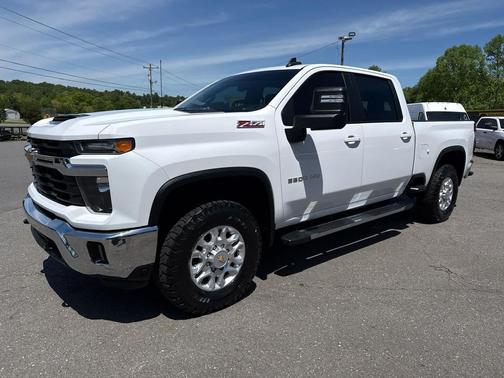 Summit White 2024 Chevrolet Silverado 2500 LT