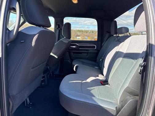 2024 RAM 2500 Big Horn 4x4 Crew Cab 64 Box