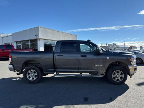 2024 RAM 2500 Big Horn 4x4 Crew Cab 64 Box