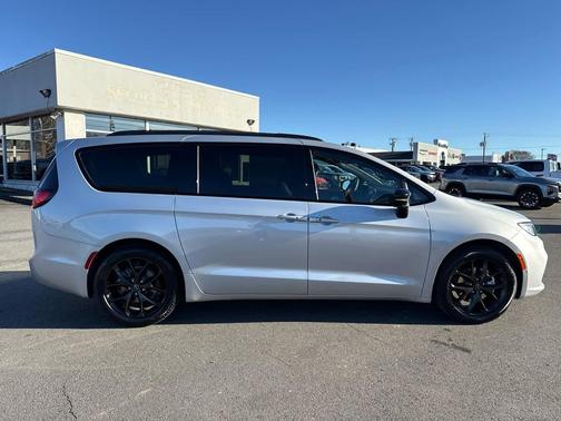 2026 Chrysler Pacifica Limited