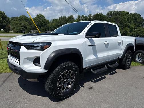 Summit White 2024 Chevrolet Colorado ZR2