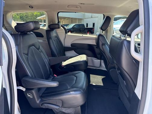 Bright White Clearcoat 2024 Chrysler Pacifica Touring L