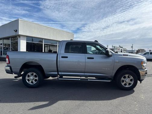 2024 RAM 2500 Big Horn 4x4 Crew Cab 64 Box