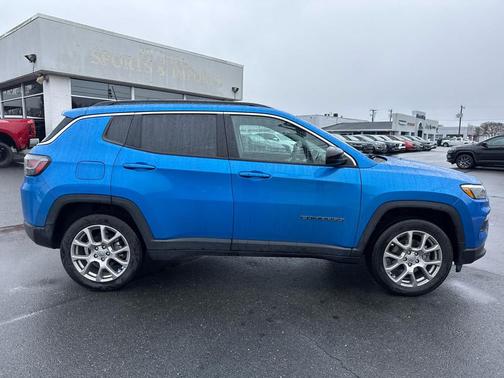 2022 Jeep Compass Latitude Lux