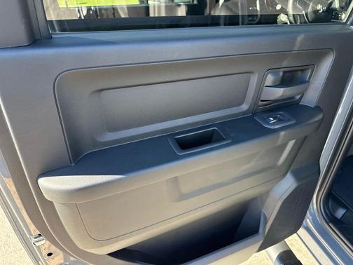 2026 RAM 2500 Tradesman 4x4 Crew Cab 64 Box