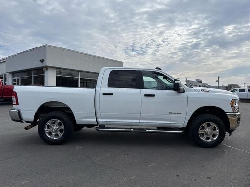 2024 RAM 2500 Big Horn 4x4 Crew Cab 64 Box