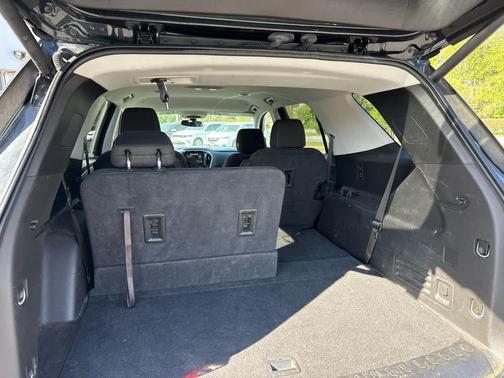 Graphite Metallic 2019 Chevrolet Traverse LT Cloth