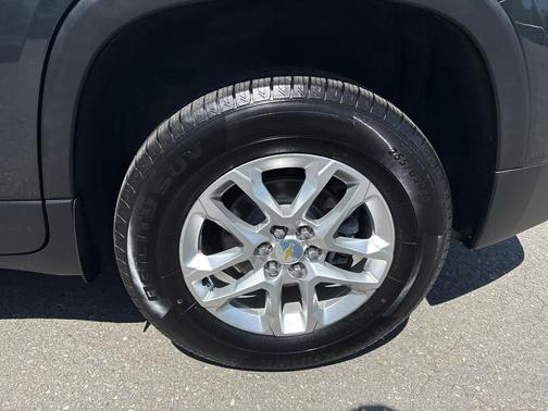 Graphite Metallic 2019 Chevrolet Traverse LT Cloth