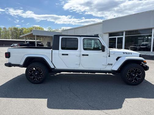 2022 Jeep Gladiator Sport