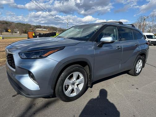 2022 Toyota Highlander LE