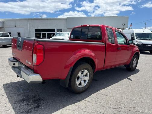 Red Alert 2010 Nissan Frontier SE