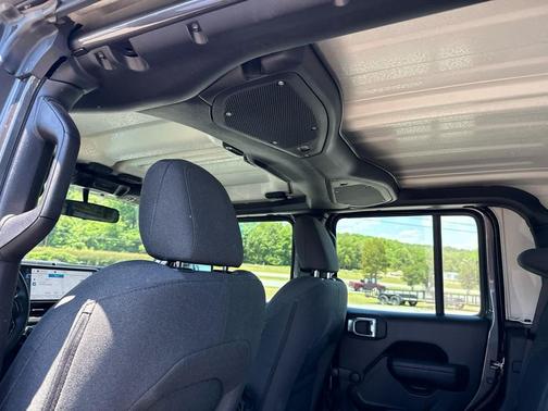 Granite Crystal Metallic Clearcoat 2024 Jeep Gladiator Sport