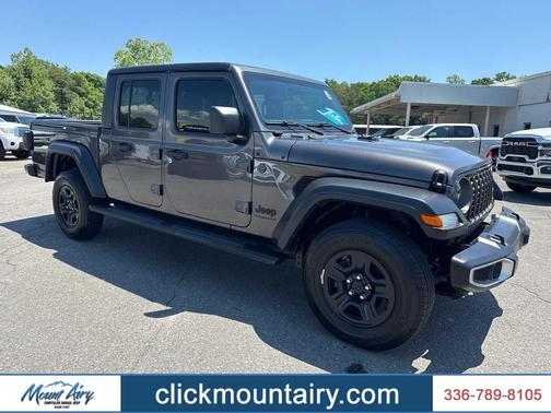 Granite Crystal Metallic Clearcoat 2024 Jeep Gladiator Sport