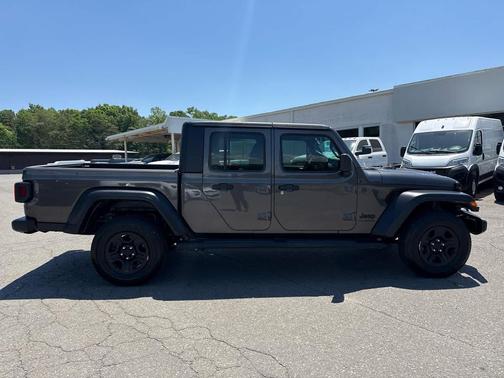 Granite Crystal Metallic Clearcoat 2024 Jeep Gladiator Sport