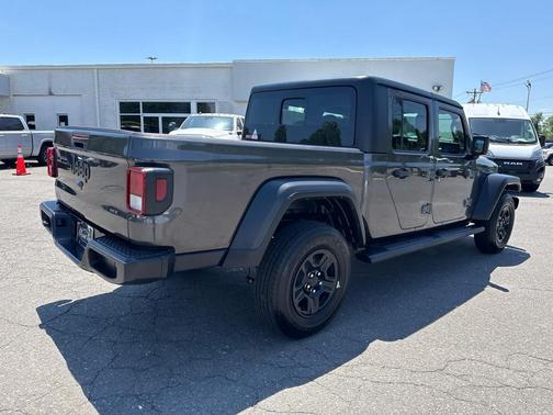 Granite Crystal Metallic Clearcoat 2024 Jeep Gladiator Sport