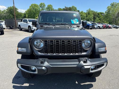 Granite Crystal Metallic Clearcoat 2024 Jeep Gladiator Sport