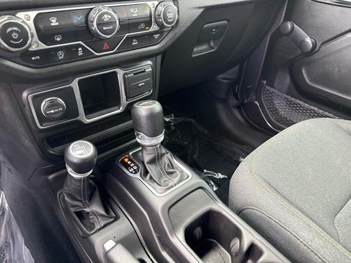 Granite Crystal Metallic Clearcoat 2024 Jeep Gladiator Sport