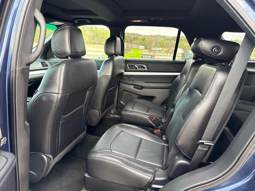 Blue Jeans Metallic 2016 Ford Explorer XLT