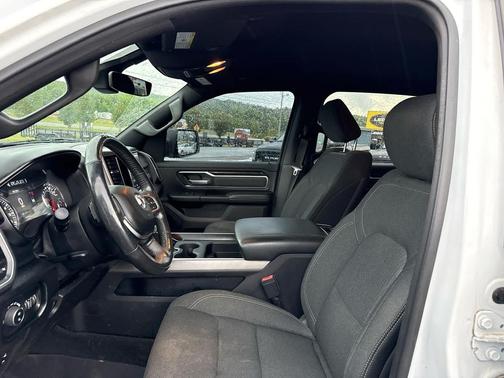 Bright White Clearcoat 2019 RAM 1500 Big Horn