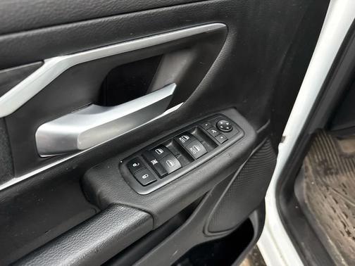 Bright White Clearcoat 2019 RAM 1500 Big Horn