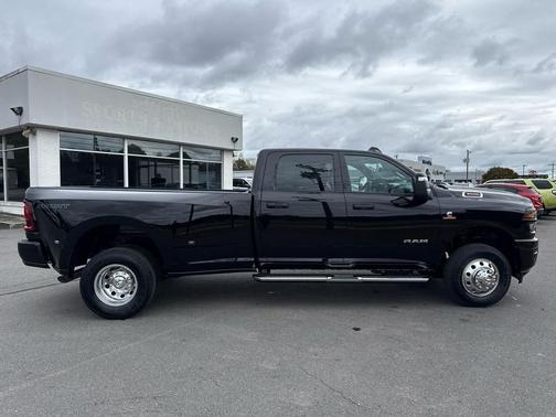 2026 RAM 3500 Big Horn 4x4 Crew Cab 8 Box