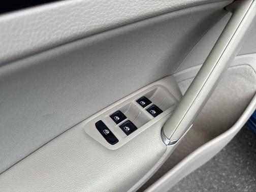 2018 Volkswagen Golf TSI S