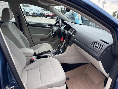 2018 Volkswagen Golf TSI S