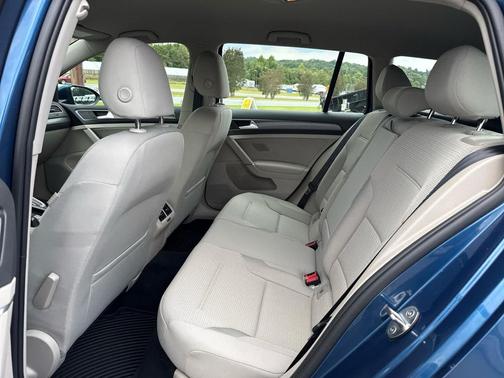 2018 Volkswagen Golf TSI S