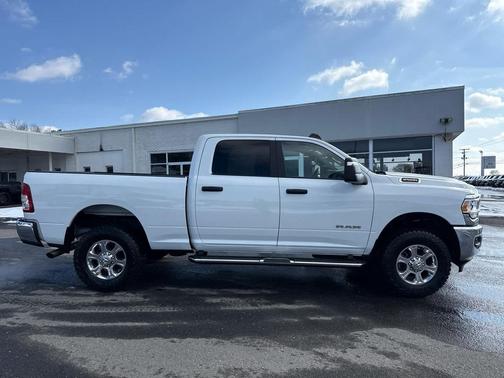 2024 RAM 2500 Big Horn 4x4 Crew Cab 64 Box