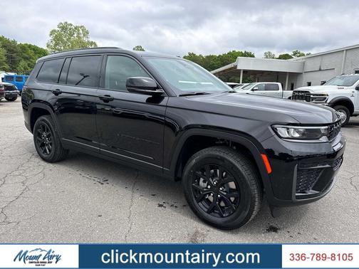 Diamond Black Crystal Pearlcoat 2026 Jeep Grand Cherokee L Laredo