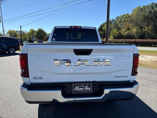 2026 RAM 2500 Tradesman 4x4 Crew Cab 64 Box