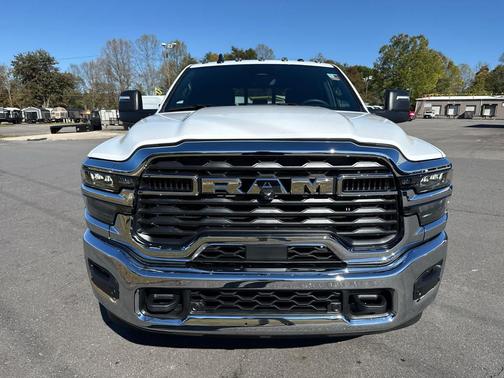 2026 RAM 2500 Tradesman 4x4 Crew Cab 64 Box