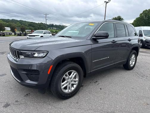 Baltic Gray Metallic Clearcoat 2025 Jeep Grand Cherokee Laredo