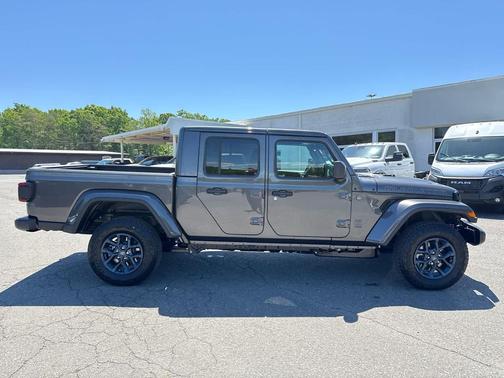 Granite Crystal Metallic Clearcoat 2026 Jeep Gladiator 85th Anniversary Edition 4x4