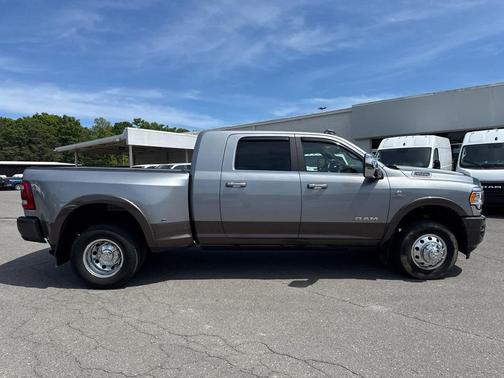 Billet Silver Metallic Clearcoat 2024 RAM 3500 Longhorn