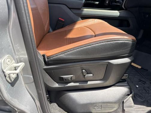 Billet Silver Metallic Clearcoat 2024 RAM 3500 Longhorn
