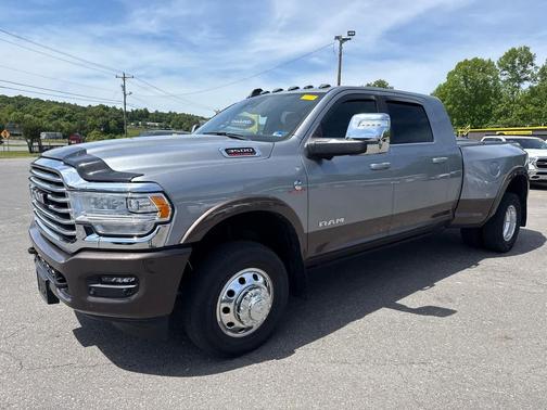 Billet Silver Metallic Clearcoat 2024 RAM 3500 Longhorn