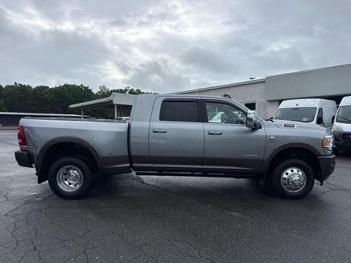Billet Silver Metallic Clearcoat 2024 RAM 3500 Longhorn