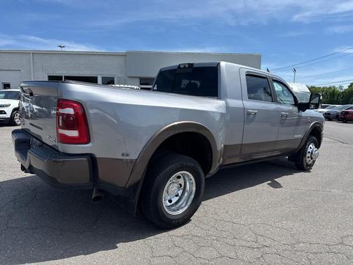 Billet Silver Metallic Clearcoat 2024 RAM 3500 Longhorn