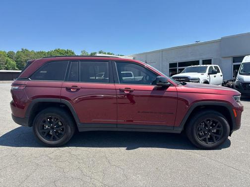 Velvet Red Pearlcoat 2025 Jeep Grand Cherokee Altitude