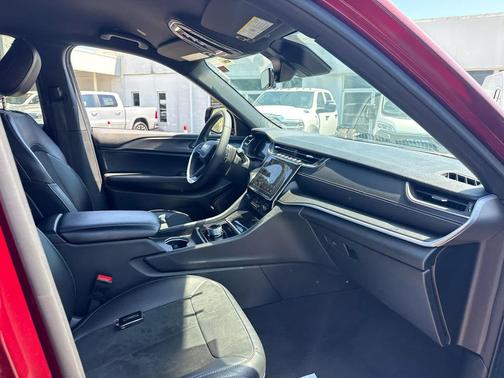 Velvet Red Pearlcoat 2025 Jeep Grand Cherokee Altitude
