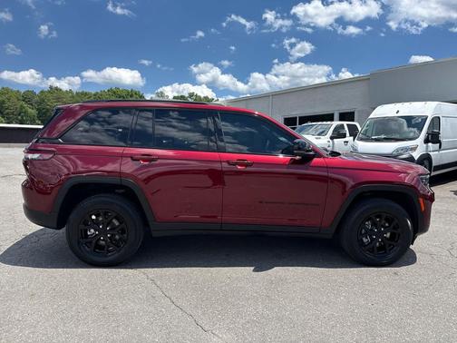 Velvet Red Pearlcoat 2025 Jeep Grand Cherokee Altitude