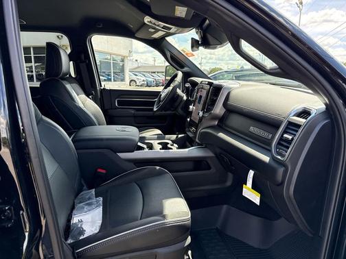 2025 RAM 2500 Laramie 4x4 Mega Cab 64 Box