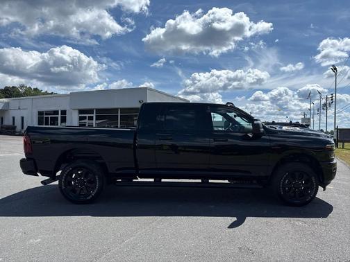 2025 RAM 2500 Laramie 4x4 Mega Cab 64 Box