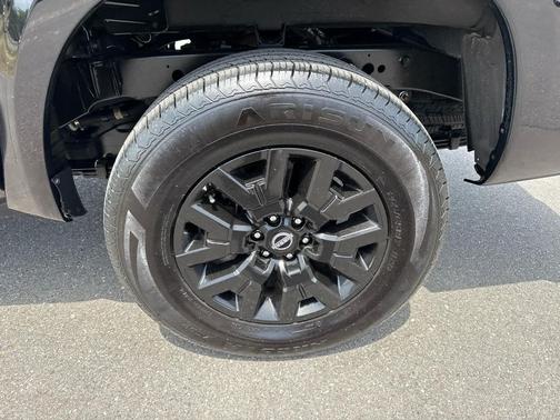 Super Black 2023 Nissan Frontier SV