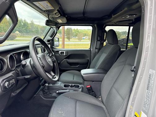 2020 Jeep Gladiator Sport