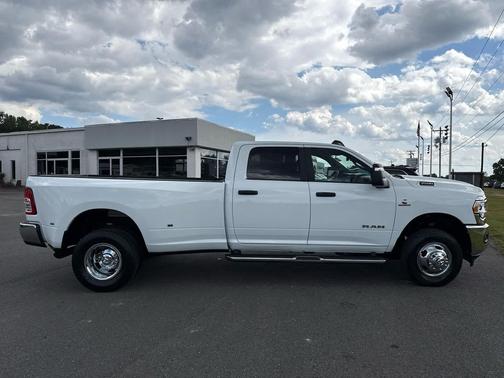 2024 RAM 3500 Big Horn 4x4 Crew Cab 8 Box