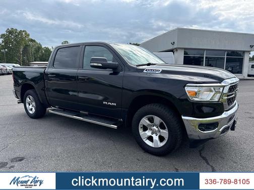 Diamond Black Crystal Pearlcoat 2022 RAM 1500 Big Horn/Lone Star