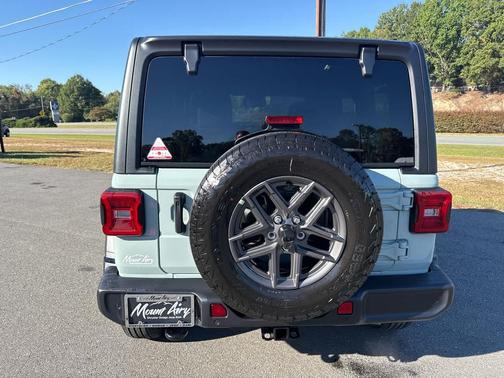 Earl Clearcoat 2027 Jeep Wrangler Sport S