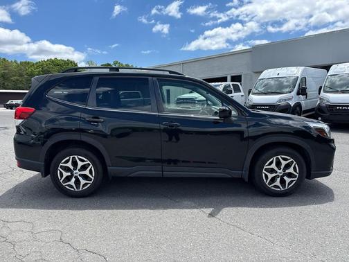 Crystal Black Silica 2019 Subaru Forester Premium